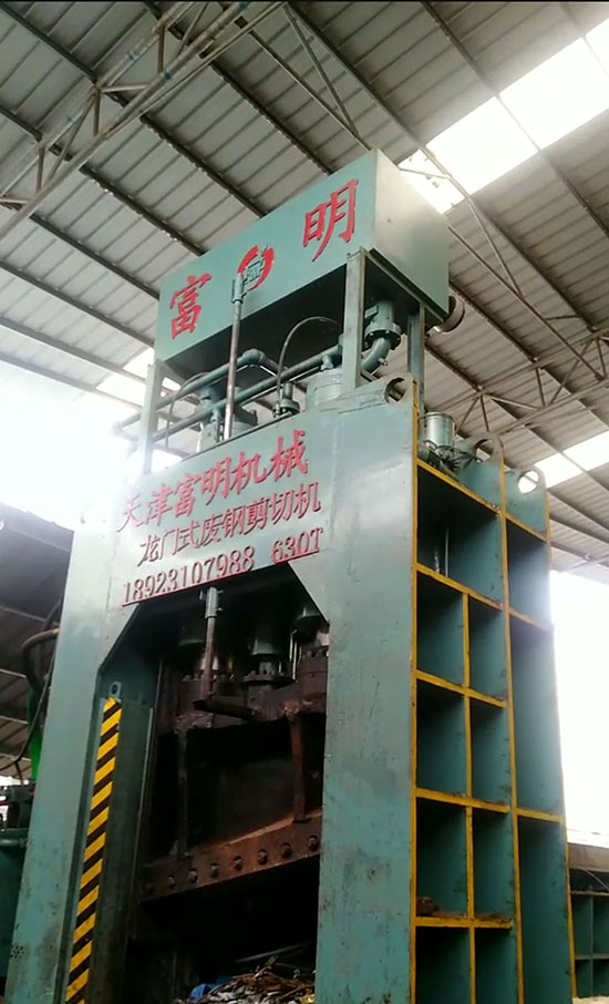 金屬破碎機,鋼筋切粒機,非金屬打包機,廢鋼抓鋼機,龍門式廢鋼剪切機.jpg